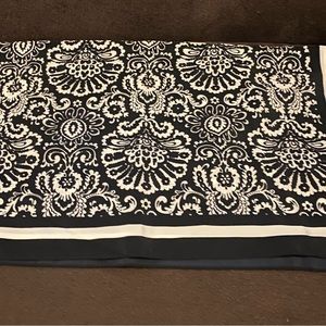 BRAND NEW WITH TAGS MICHAEL MICHAEL KORS NAVY AND WHITE SCARF. 38”x38”